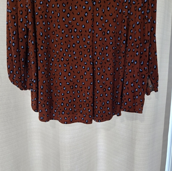Women's A New Approach Pull over Leopard Print Blouse XL Elastic Cuff - Picture 2 of 10